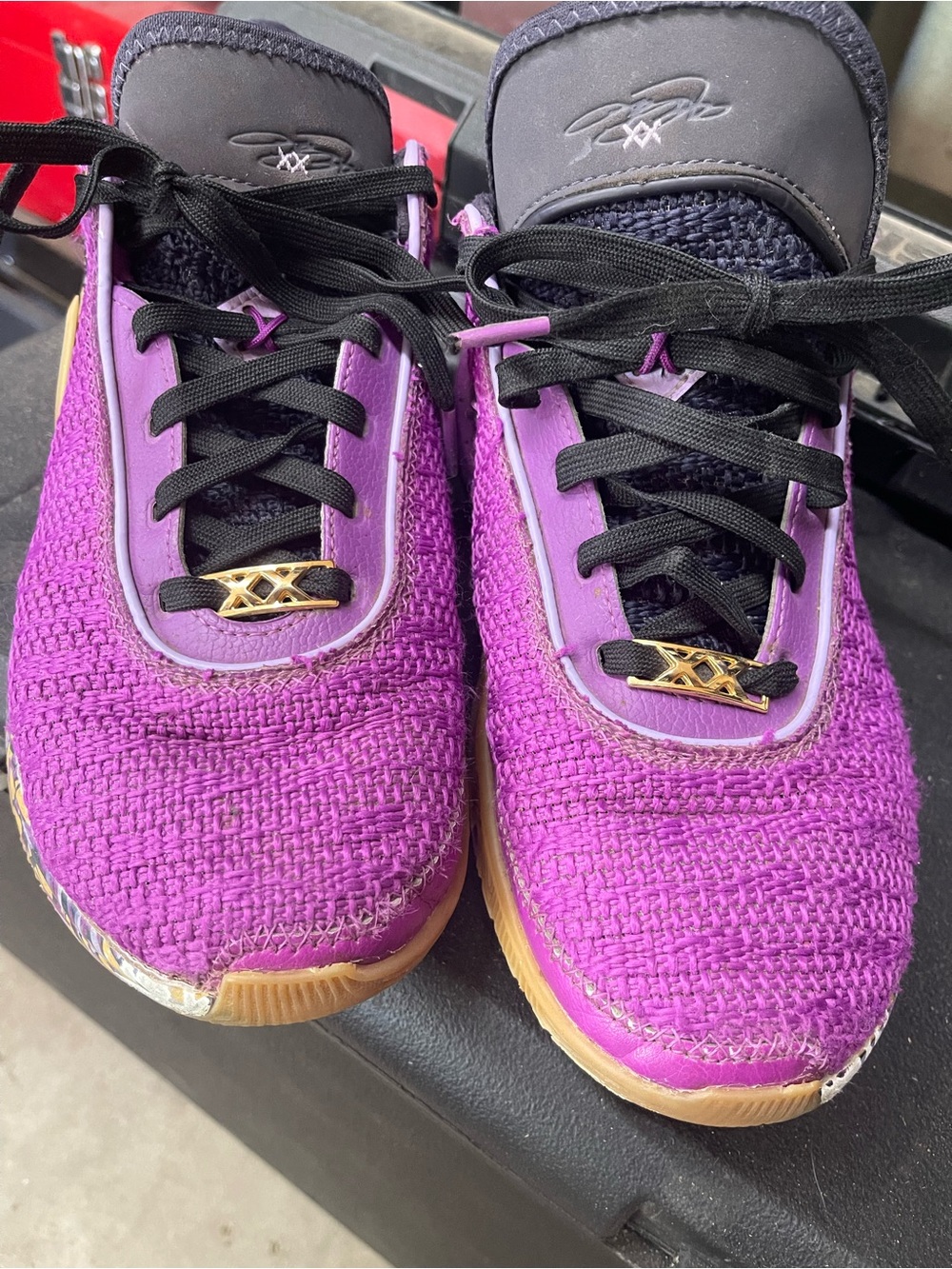 Lebron pink diamond collection size 7.5 women’s